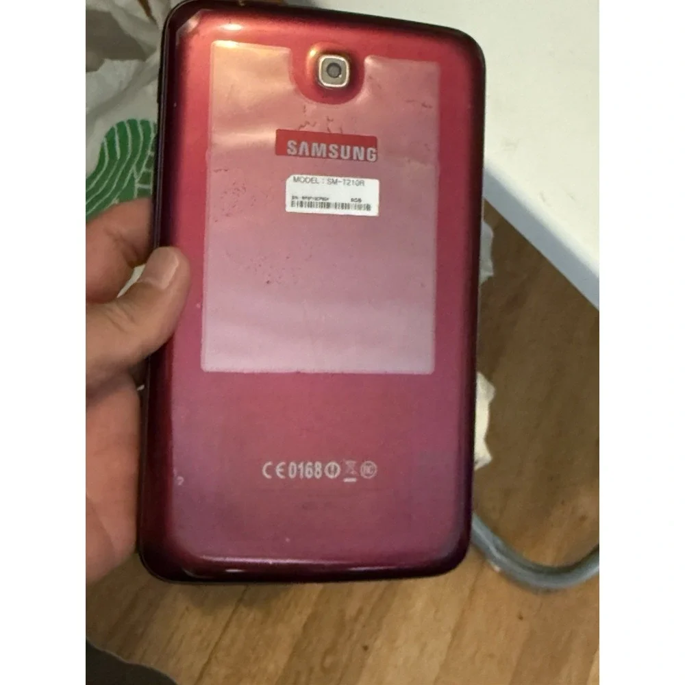 Samsung Galaxy Tab 3 SM-T210R 8GB, Wi-Fi, 7in - Red , ( No Power) Crack Screen